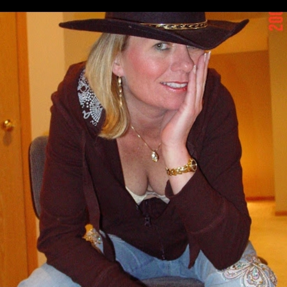 Meet your Posher, Deanna Sue